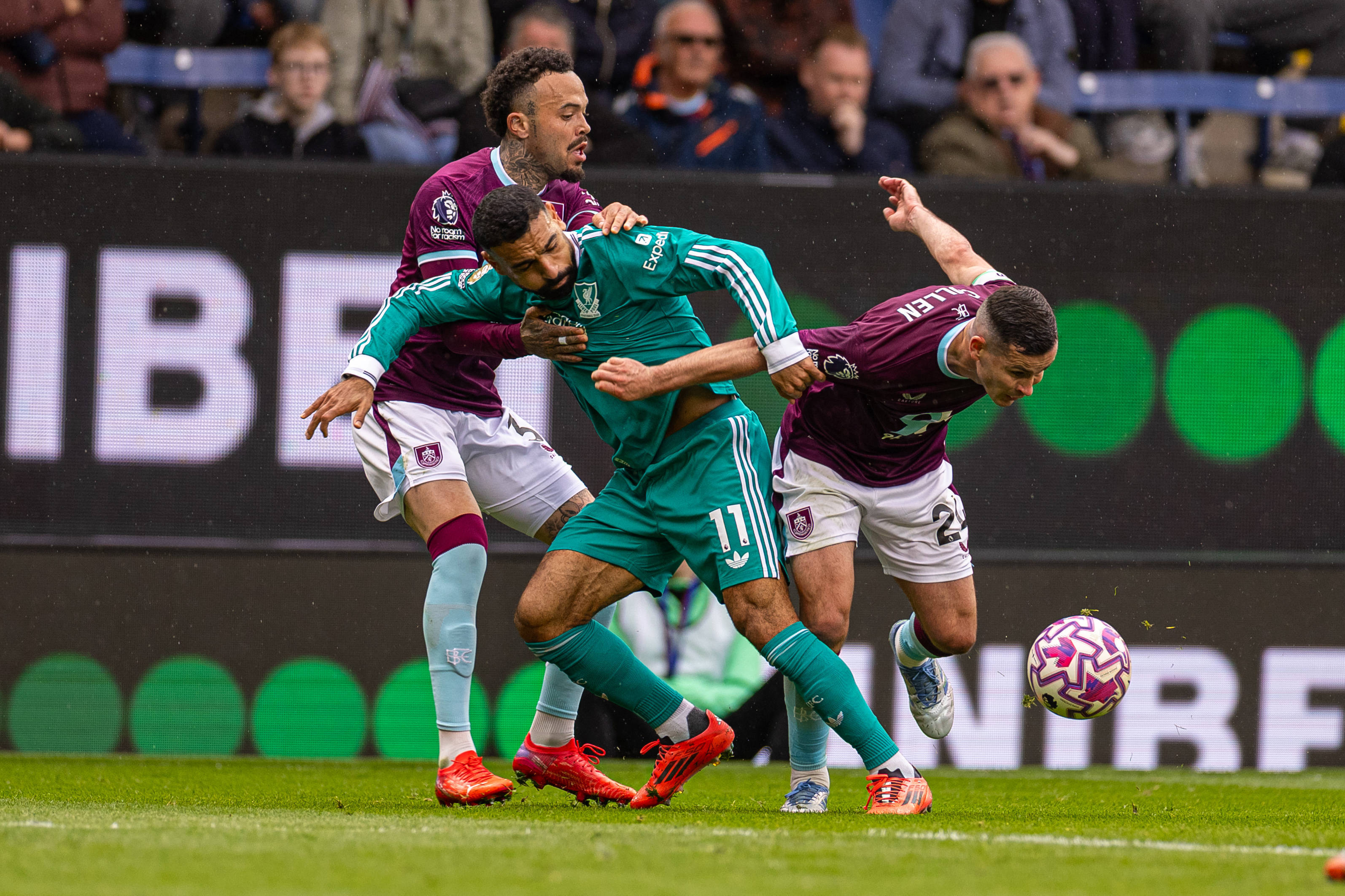 利物浦客场战胜对手排名英格兰足球比赛