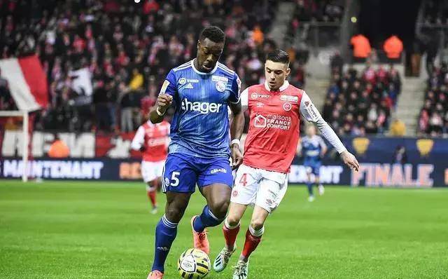 开云体育在线登录-塞维利亚战胜强敌，展现出色实力