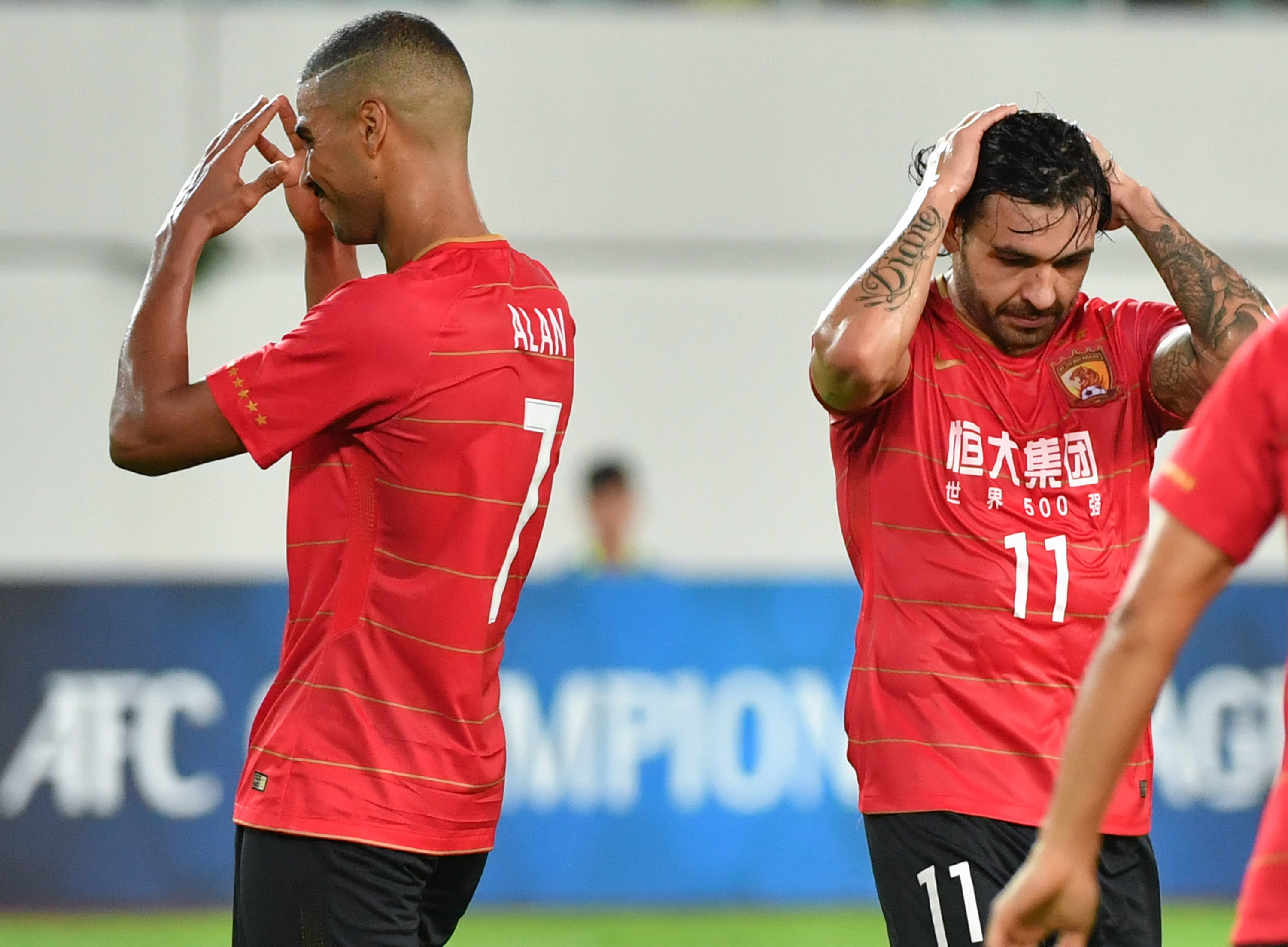 开云体育网站-恒大遭逢权健横扫，战术失误重挫的简单介绍