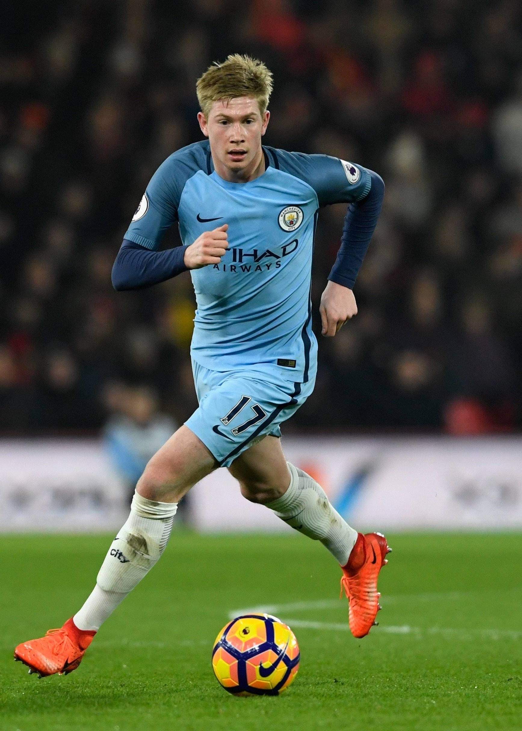 重大足球比赛中球员的表现令人钦佩！