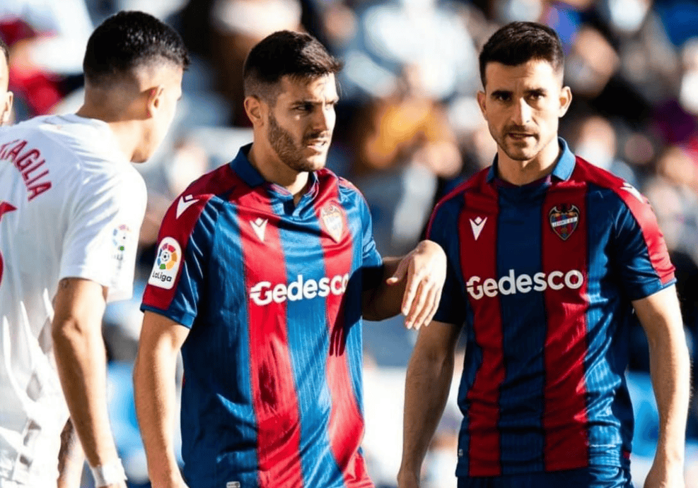 奥萨苏纳期待主场胜利，球迷给予支持的简单介绍